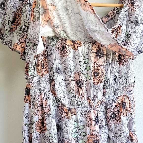 Torrid Flowy Blouse Floral Pattern 00 - Picture 8 of 8